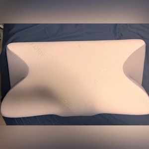 SUTERA Dream Deep Contoured pillow - only used once!